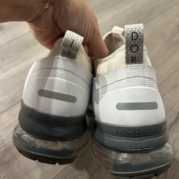 MEN’S NIKE VAPOR MAX SNEAKER - Picture 4 of 5